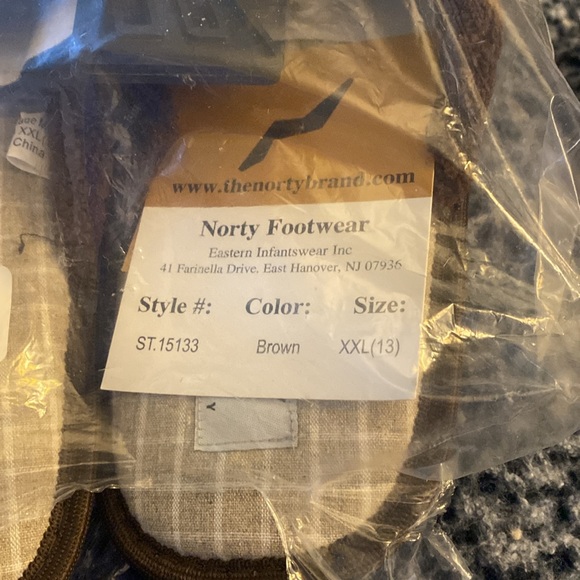 Men’s Slippers - Picture 3 of 3